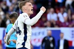 雷速体育比分直播-巴黎横扫英格兰，皮克点燃赛场的简单介绍