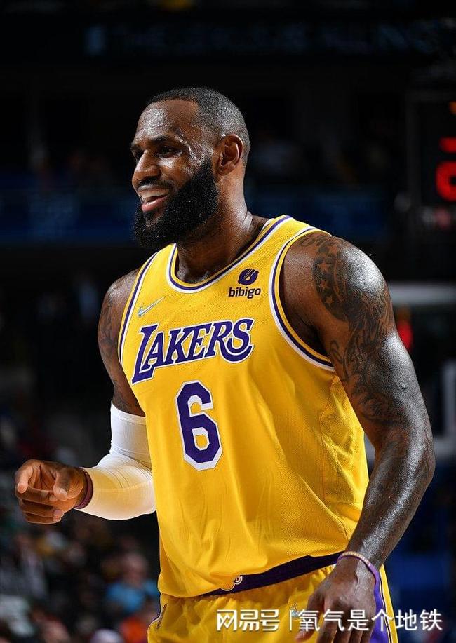 深圳队绝杀独行侠，詹姆斯状态火热