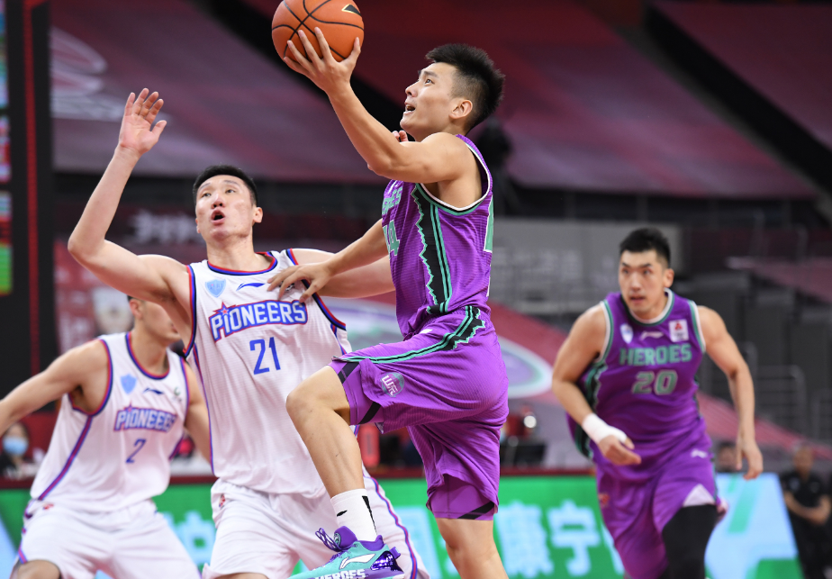 雷霆险胜山东队，陶汉林扛起全队