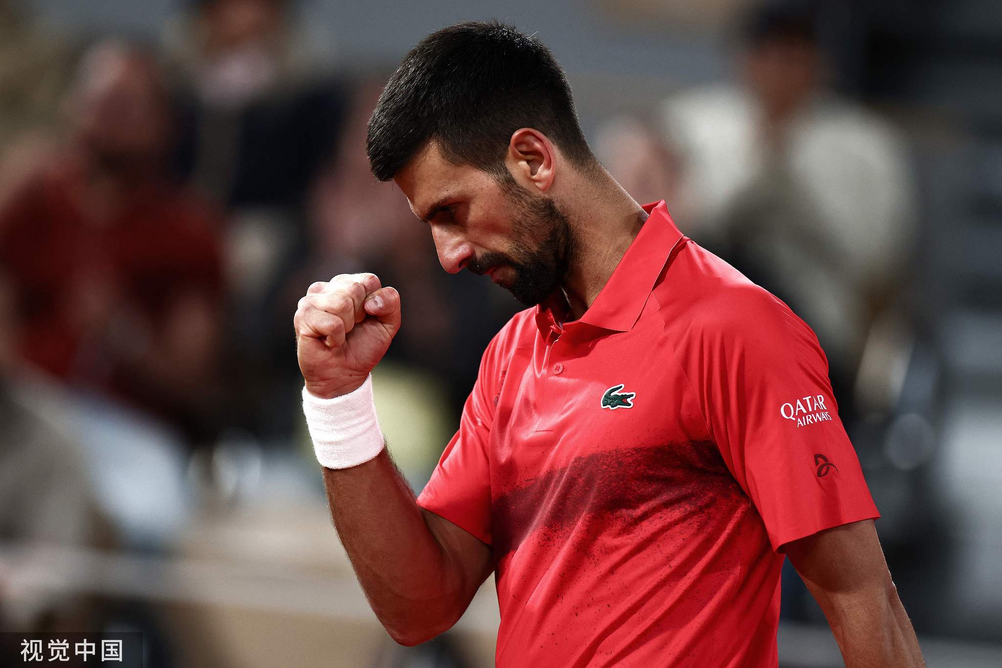 法网鏖战拉沃尔杯，德约科维奇关键制胜